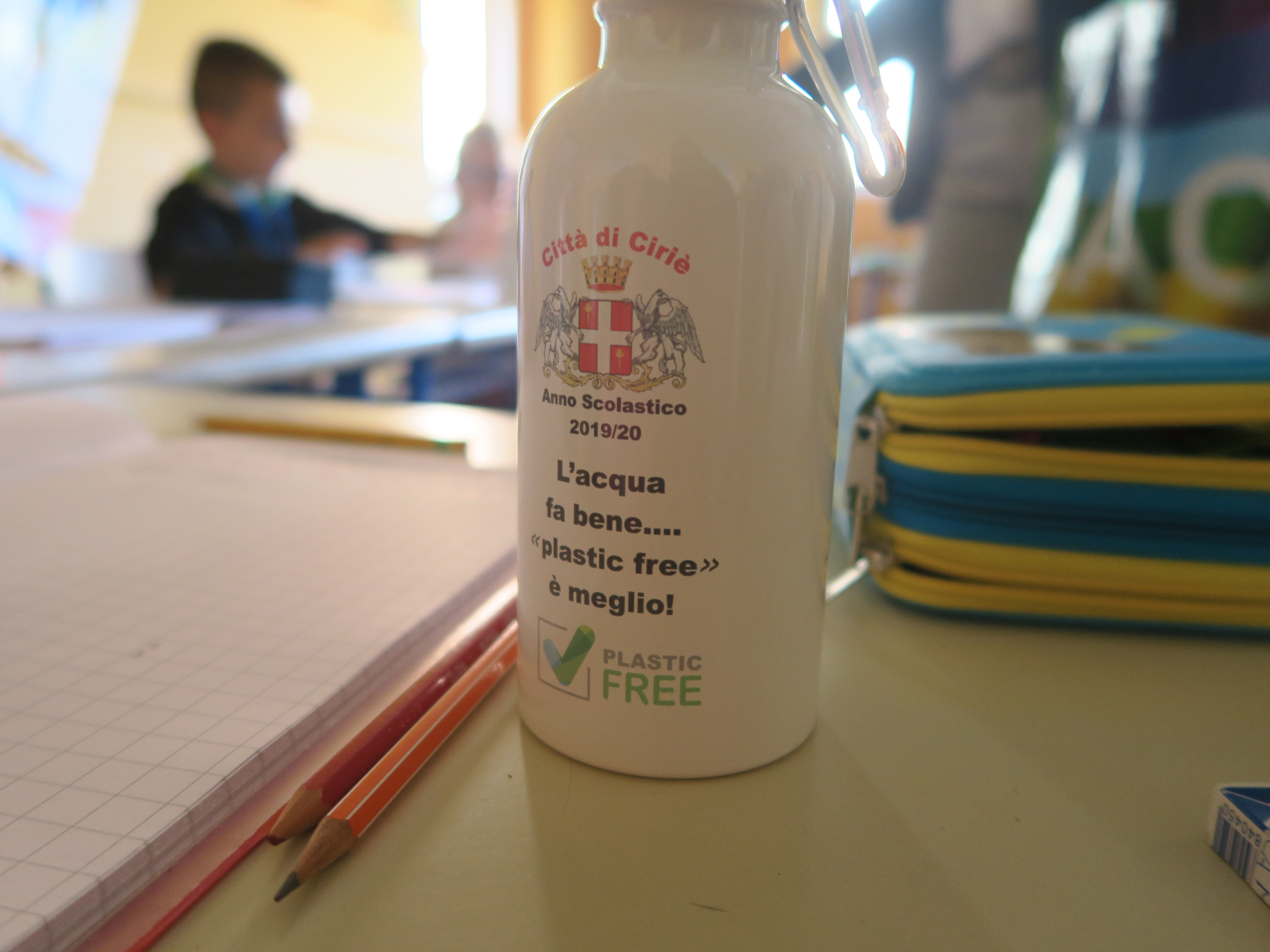 Borraccia in alluminio a tutti i primini delle scuole di Cirié