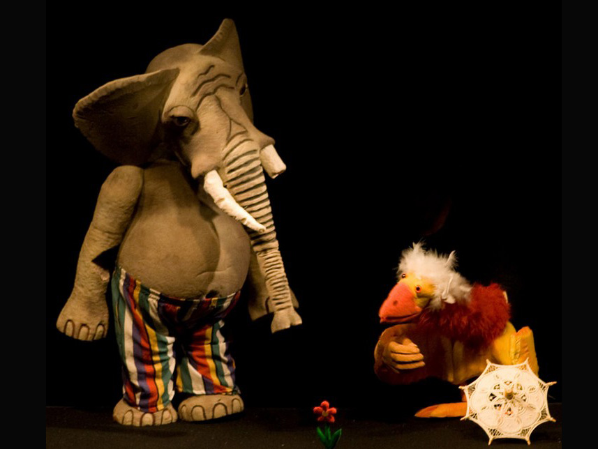 “L’elefante smemorato e la papera ficcanaso”: pupazzi e marionette sabato sera al Magnetti